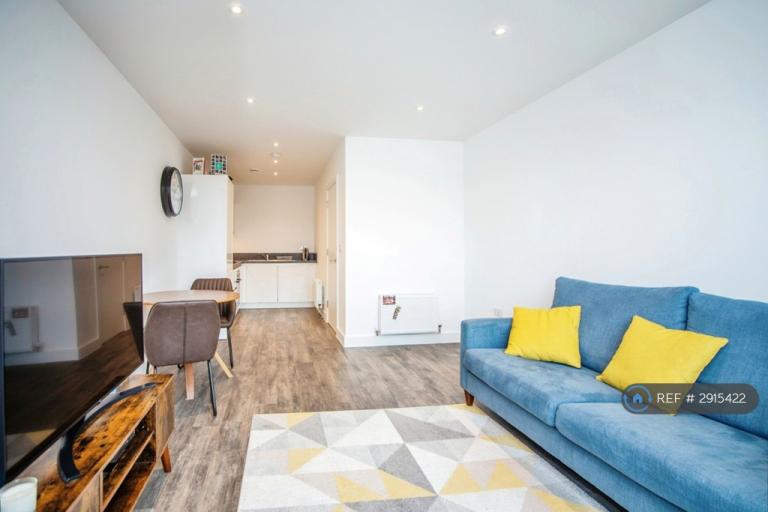 1 bedroom flat in Corys Road, Rochester, ME1 (1 bed) (#2915422)