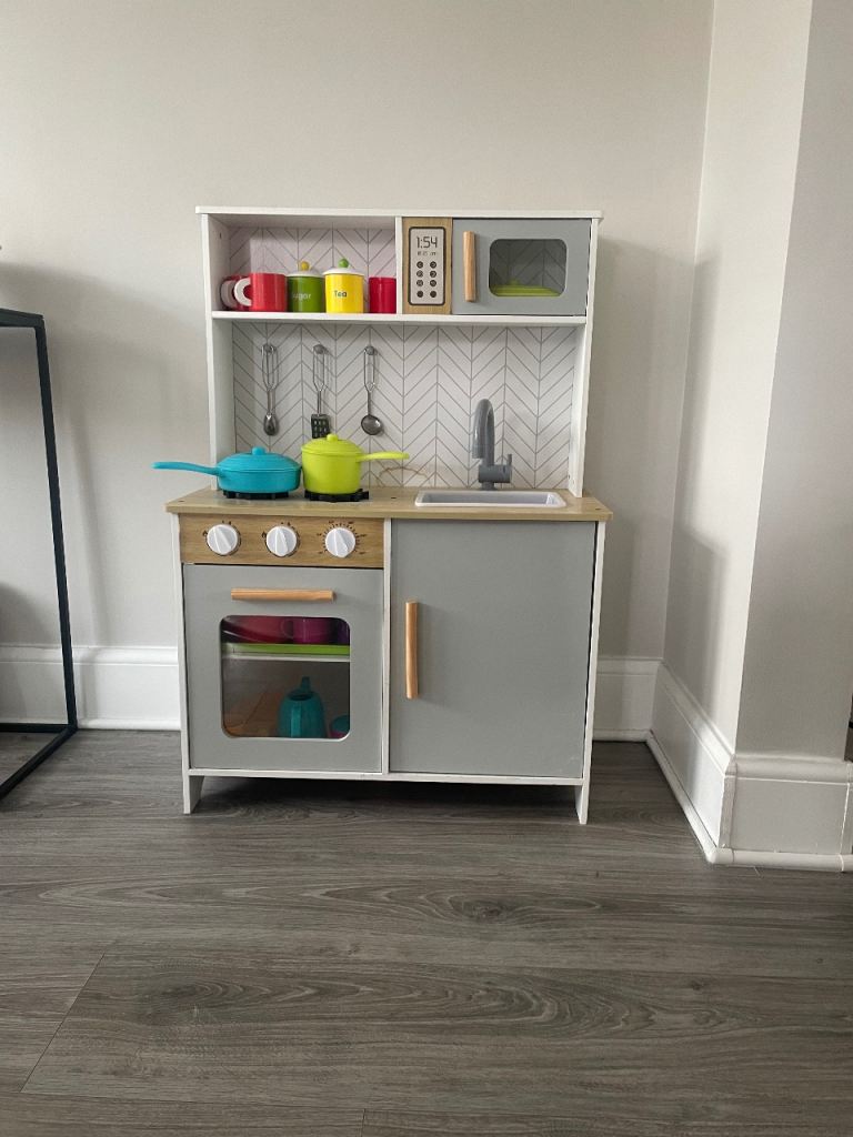 Smyths toy kitchen 