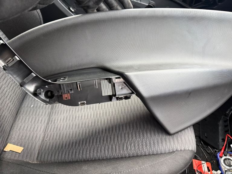 2011 seat Ibiza door panel 