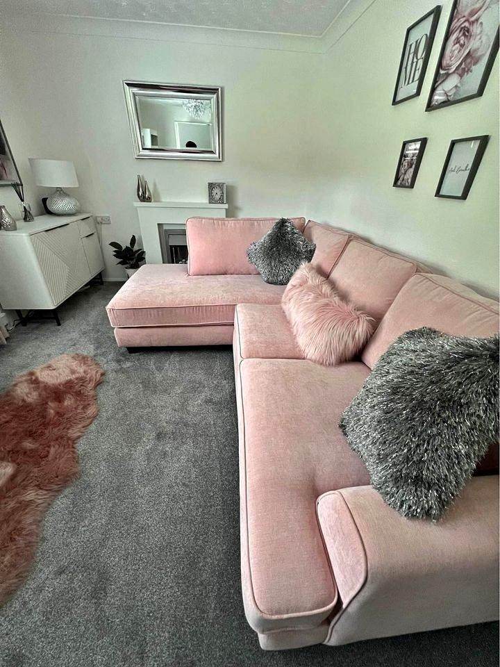 Think Pink : The Sofa That Steals the Show - From Drab to Fab