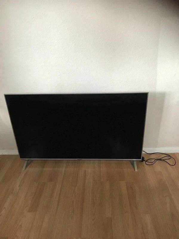 Panasonic 50" smart 4k ultra hd hdr led TV television model TX-50DX700B home cinema, collection only