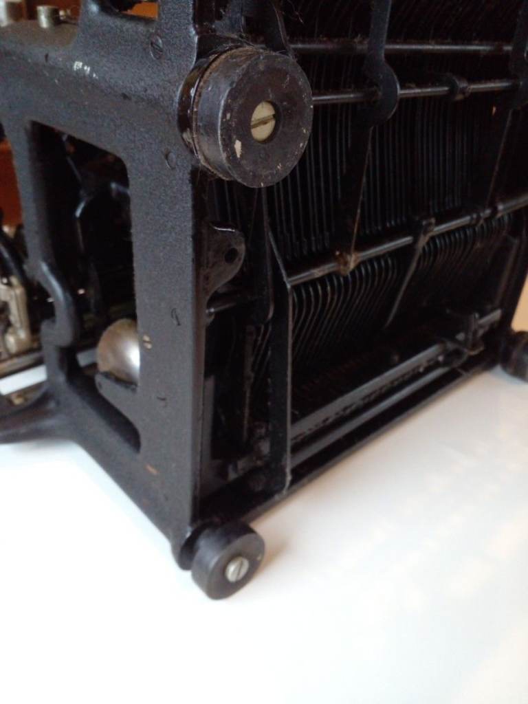 Underwood typewrter No 5 Elliot Fisher Co / Serial Number : 3800204 - 5 in fair condition