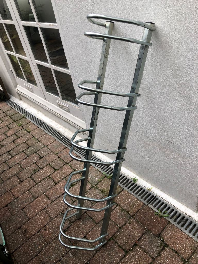 Outdoor bike rack for 5 bikes