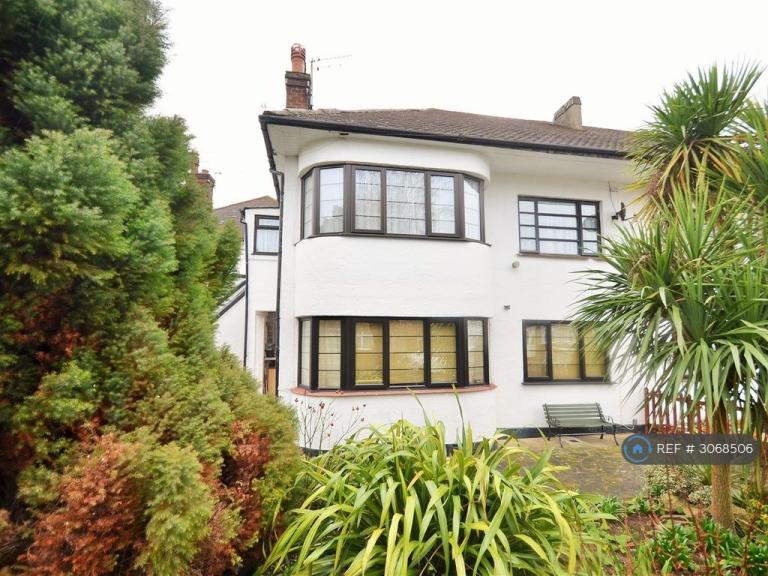 2 bedroom flat in Swan Road, West Drayton, UB7 (2 bed) (#3068506)
