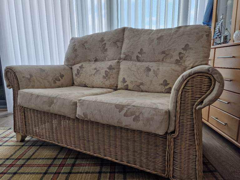 Cosy Rattan 2-Seater Sofa with Beige Cushions