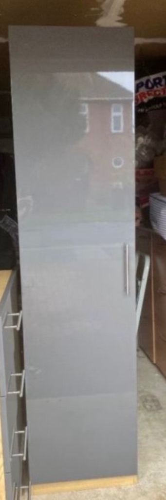 Single Wardrobe with Hanging Rail – Grey, Good Condition