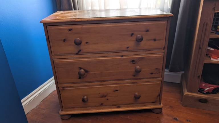Small / childs wooden three drawer chest of drawers
