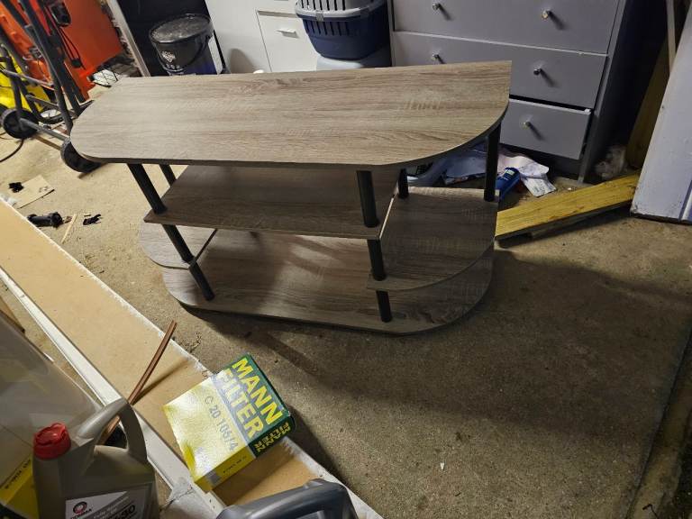 Good Condition TV stabd originally from Wayfair.