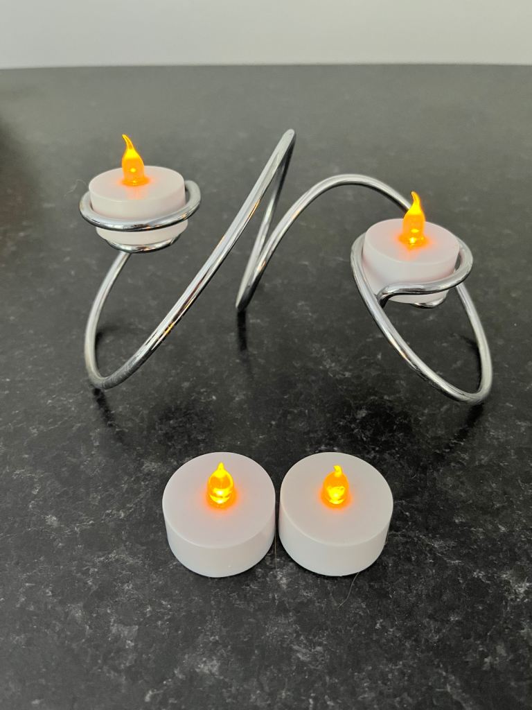 Polished Metal Chrome Twist Tea Light Holder with 4 Battery Tea Lights - NEW