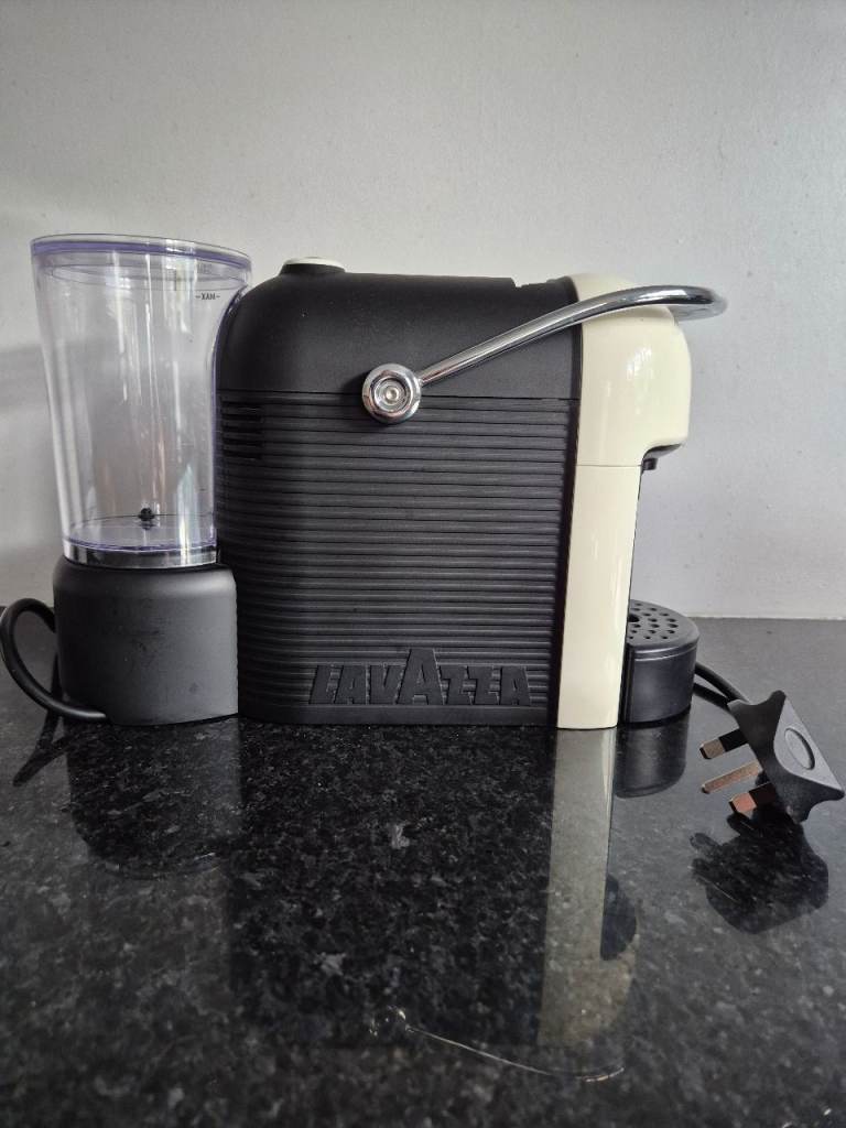 Lavazza A Modo Mio ( Model : LM Jolie ) Pod Coffee Machine White 