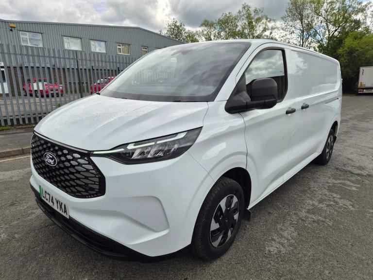 2024 74 FORD TRANSIT CUSTOM 100kW ELECTRIC 65kWh Van Trend Auto Damaged Salvage
