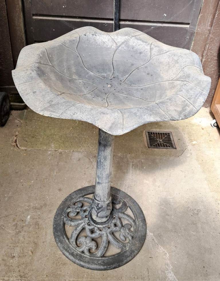  Plastic Bird Bath