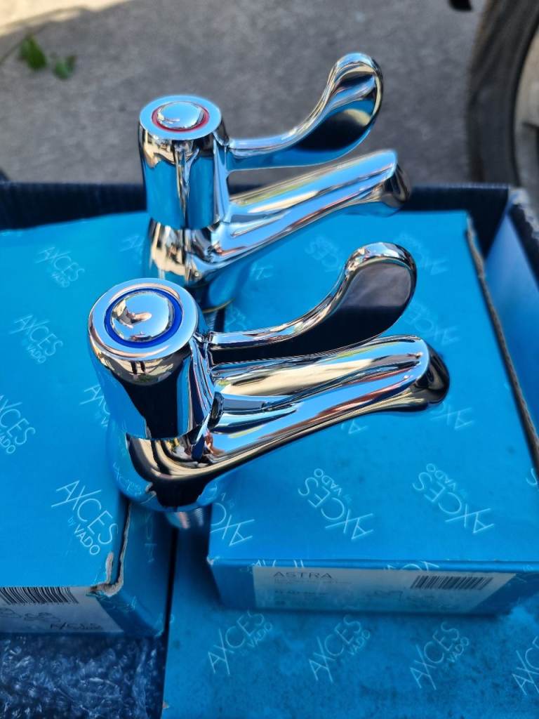 13 pairs of new bathroom taps