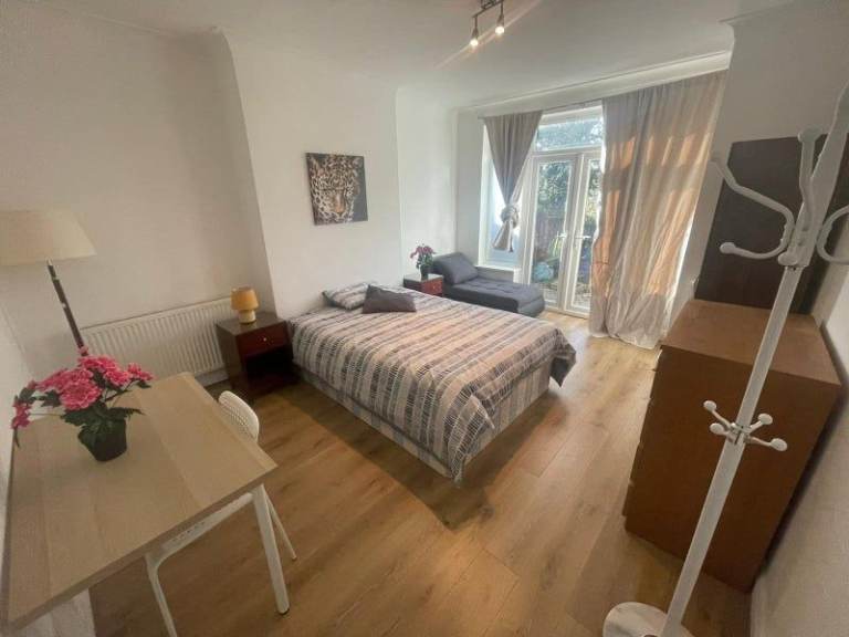 🏠 Beautiful Single Room in Hendon — Garden Access | Hendon 🖤