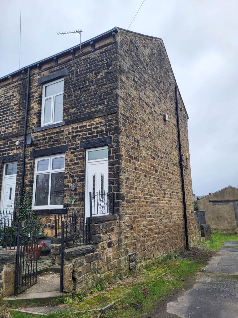 2 BED HOUSE (LARGE) TO RENT BD4 £695CM