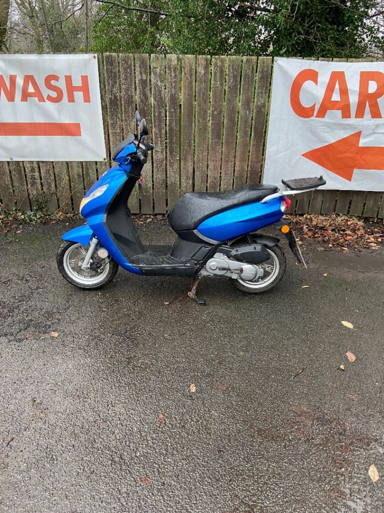 2010 Peugeot Kisbee 50cc Automatic Moped / Scooter