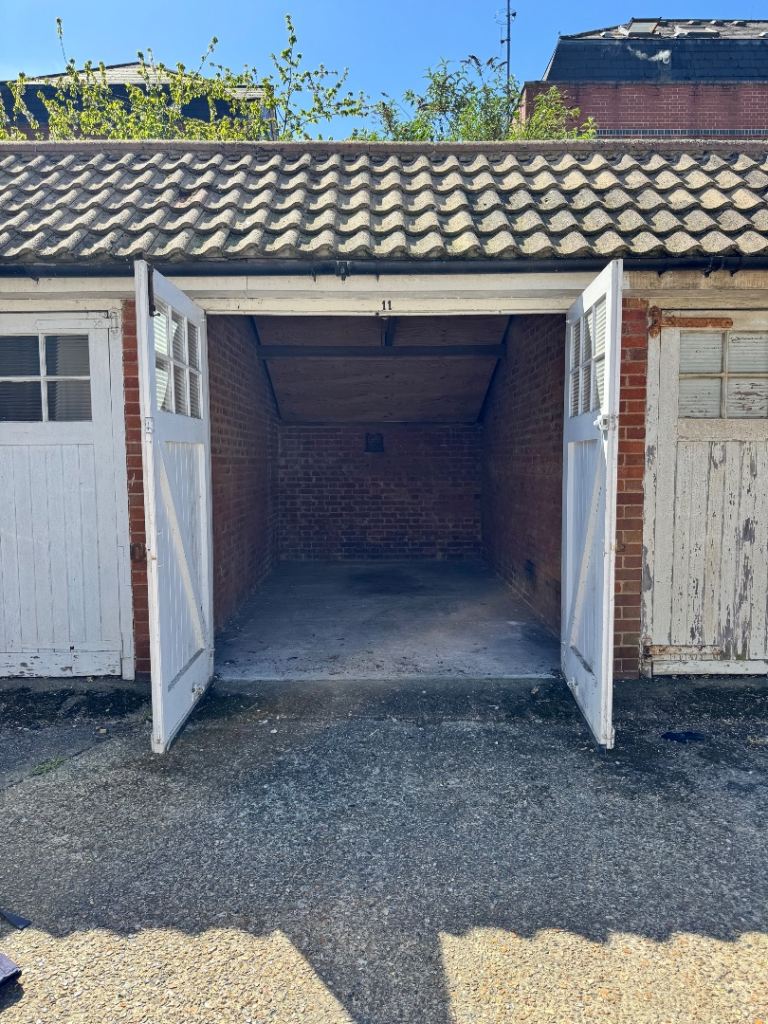 🔒 Secure Gated Garage & Storage – SW4 Brixton 🚗