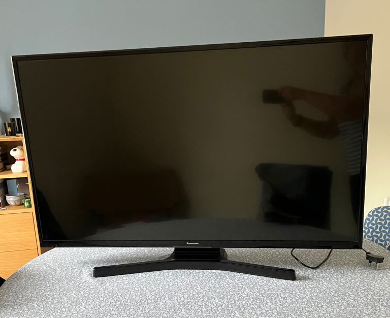 SOLD SOLD Panasonic TX-43FS352B LED with 2 remote controls