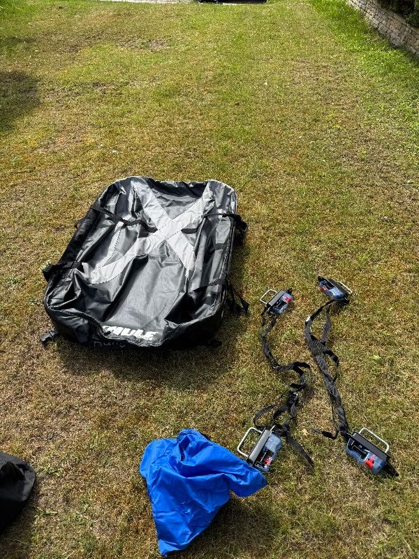 Thule Ranger 90 folding Roof box with storage