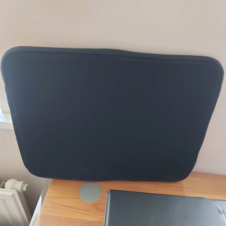 Black Laptop Case/Sleeve – Good Condition