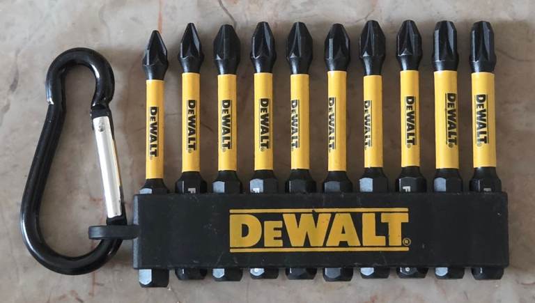 DEWALT DT7276  STRIP OF 10 X 50MM MIXED POZZI BITS WITH CARABINER CLIP