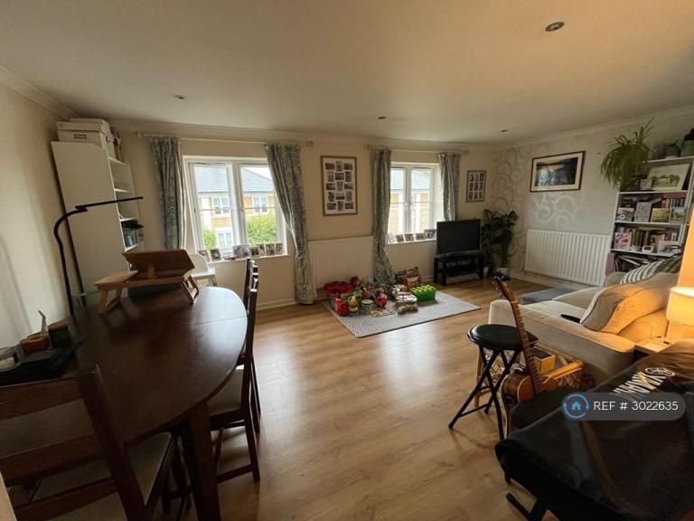 2 bedroom flat in Crofton Avenue, London, W4 (2 bed) (#3022635)