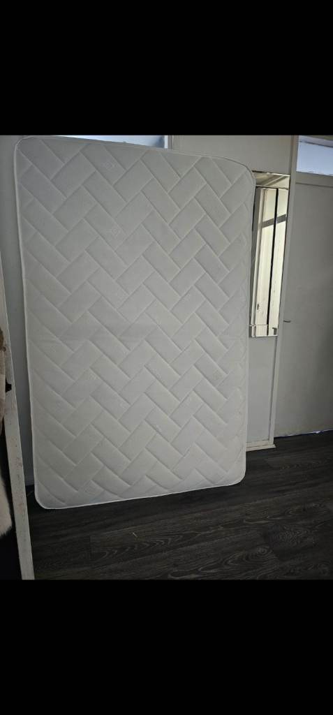 Small double mattress - Lightly used