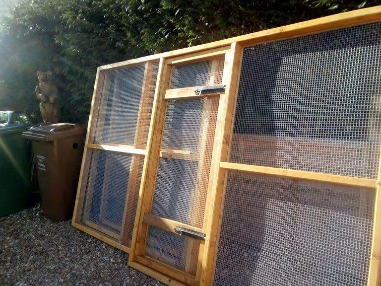 X3RABBIT HUTCH ROBUST   NON ROTT BASE  12120 WIDE £45  WALK IN MESH S 6X3FT £30 EACH  SHOWROOM     