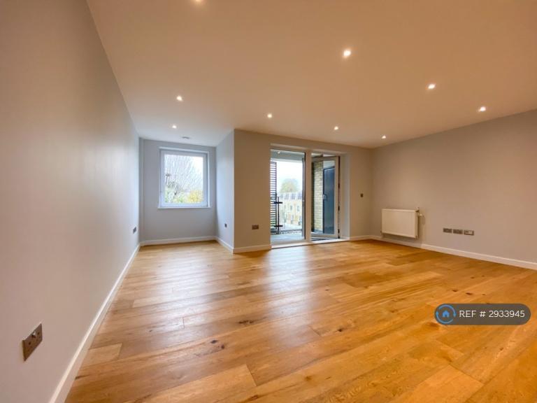 2 bedroom flat in Commerell Street, London, SE10 (2 bed) (#2933945)