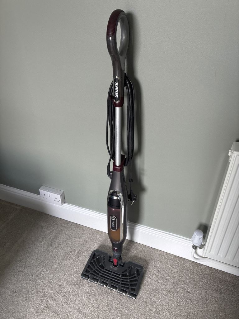Shark Klik n’ Flip Automatic Steam Mop