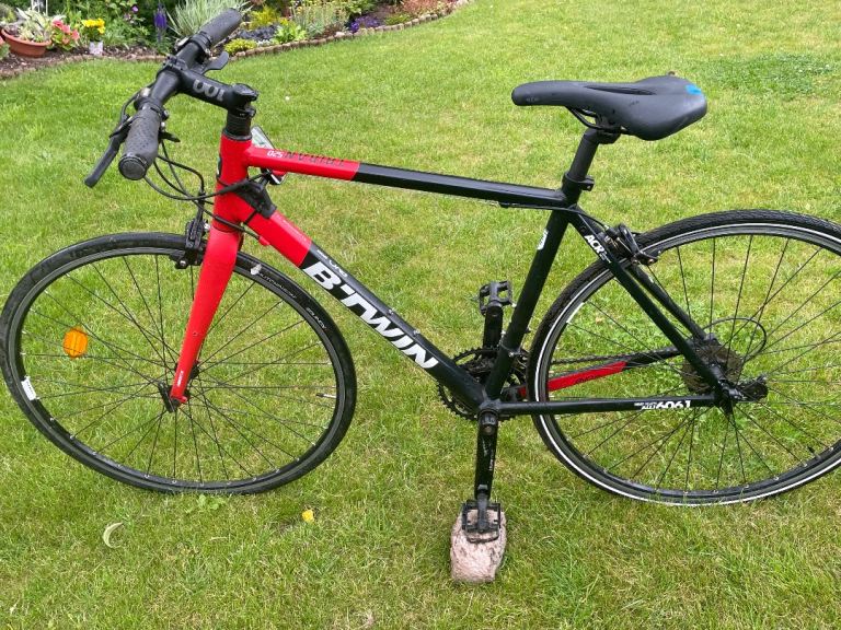 B'TWIN Triban 520 Road Bike – Black and Red, Good Condition