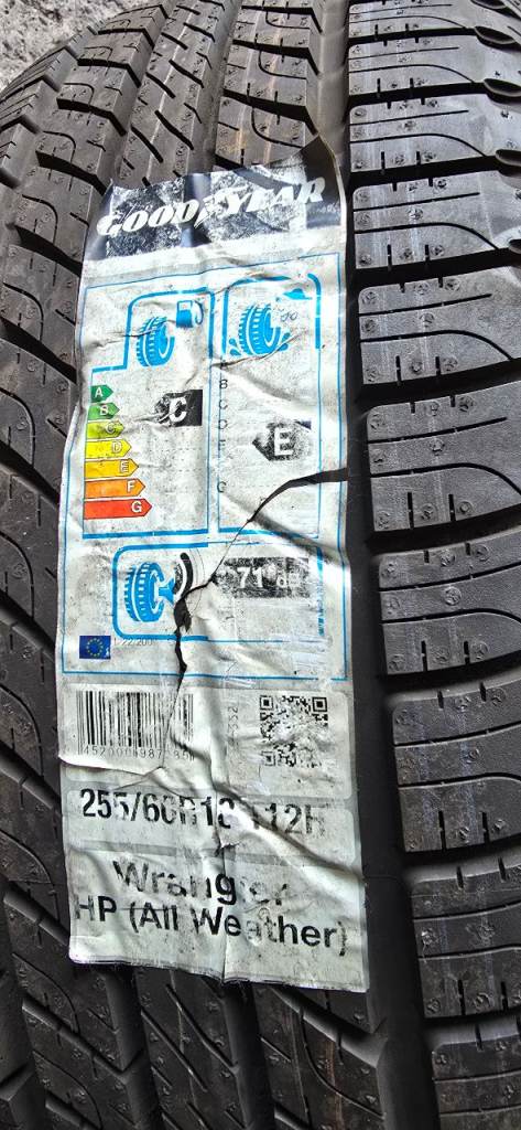 255/60/18 Goodyear Wrangler new 