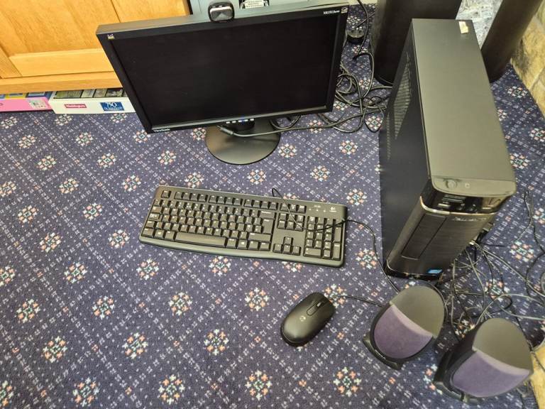 LENOVO 2561 H520S desktop computer running Windows 11