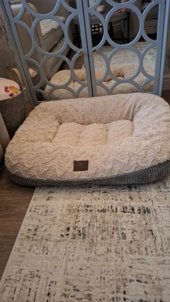 Large dog bed perfect condition
