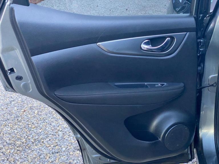 2018 Nissan Qashqai 1.2 DiG-T N-Connecta 5dr HATCHBACK PETROL Manual