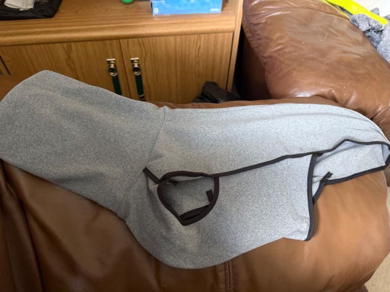 Dog jumper size medium 