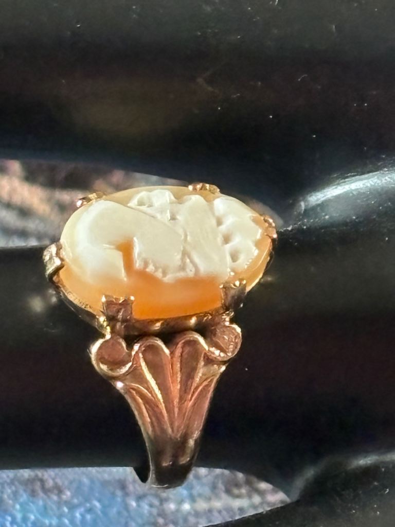 9 Karat Gold Cameo Ring