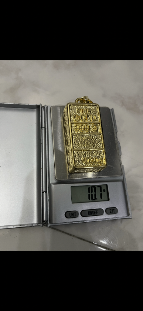 Gold pendant 