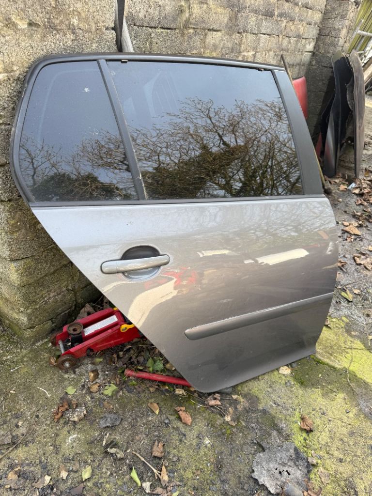 Volkswagen Golf Mk5 Rear Driver Side Door Complete In Grey 