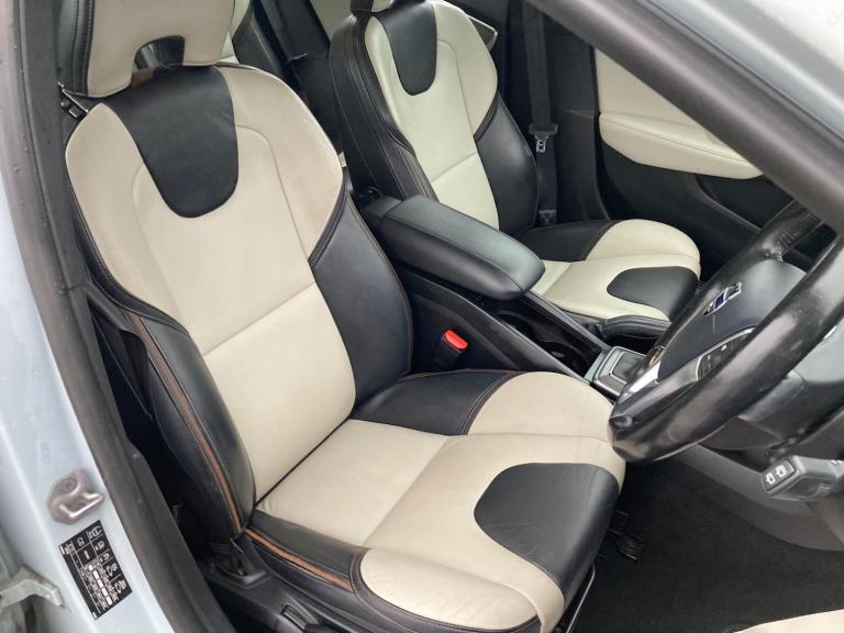 2015 Volvo V40 D2 [120] Cross Country Lux 5dr Geartronic HATCHBACK DIESEL Automatic