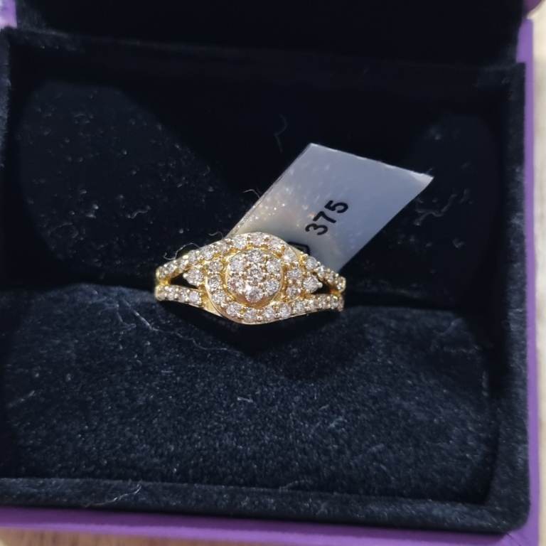 Gold 9ct Diamond cluster ring.  0.50ct. 