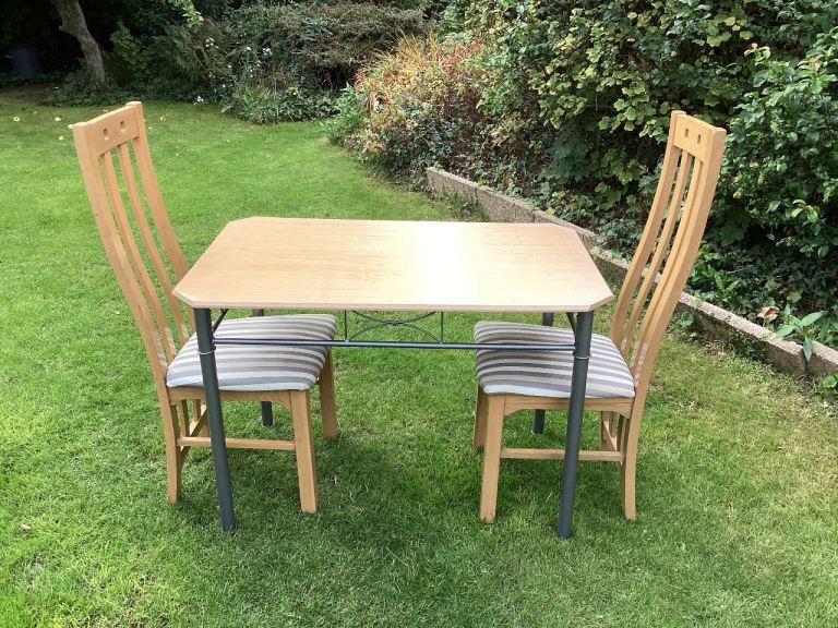 Dining table and two nice dining chairs 