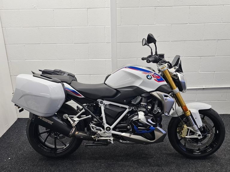 BMW R1250R SPORT ABS ** BMW Panniers - Akrapovic Exhaust - Dynamic Pro **