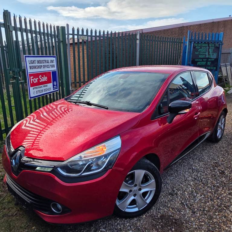 RENAULT CLIO MK4 DYNAMIQUE MEDIANAV EDITION 1.5 DIESEL 90 BHP YEAR 2014 12 MONTHS MOT £20 ROAD TAX!!