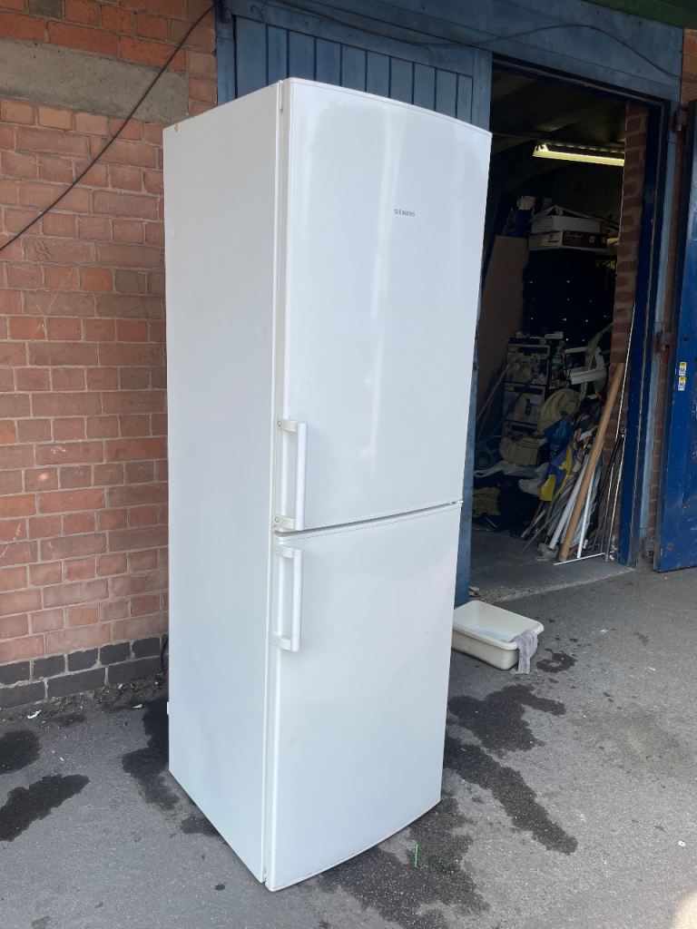Siemens Fridge Frezzer KG34NX14GB in White . 