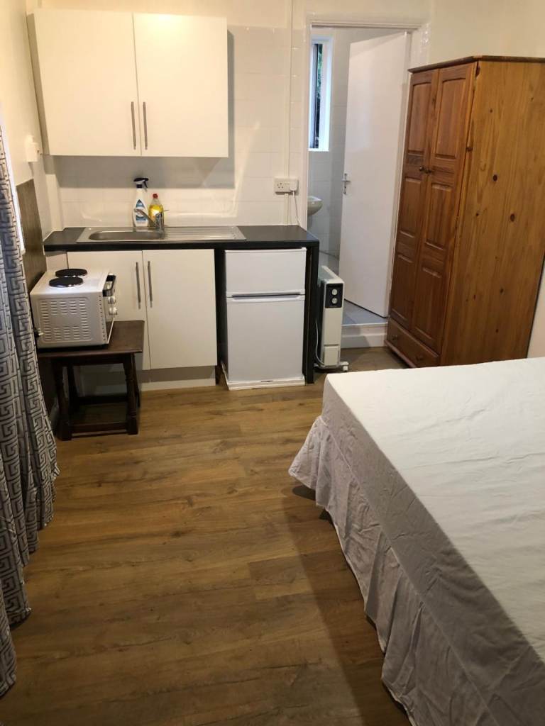 Studio room in cheshunt walthamcross 