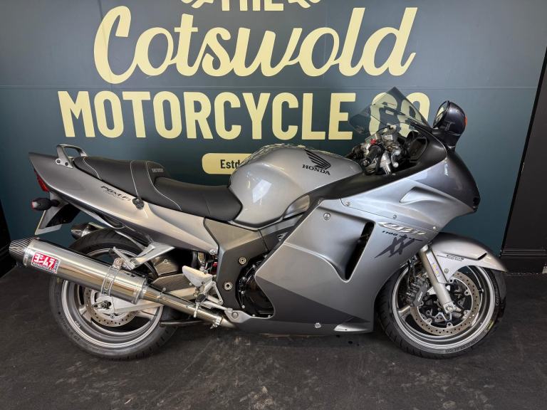 Honda CBR 1100XX Super Blackbird + YOSHIMURA EXHAUSTS