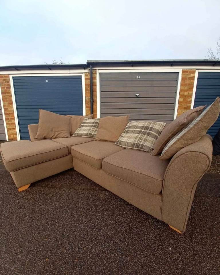 Dfs corner sofa / Like new - delivery available 