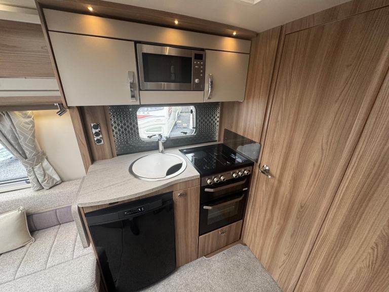 Swift Fairway Platinum 560 / 4 2021