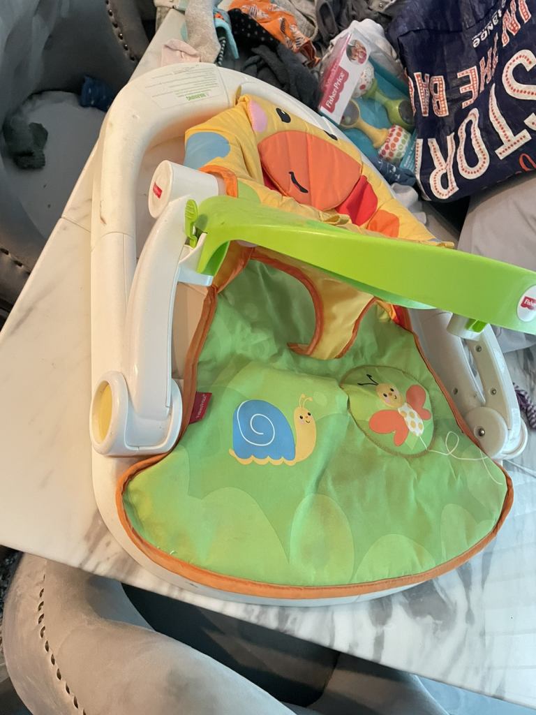 Fisher price Sit me up giraffe baby chair 